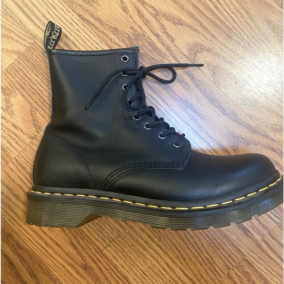 Dr. Marten’s 1460 Boot Women’s size 9 - Picture 3 of 11